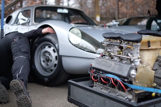 8 Steps guide to inspect your car before a road trip